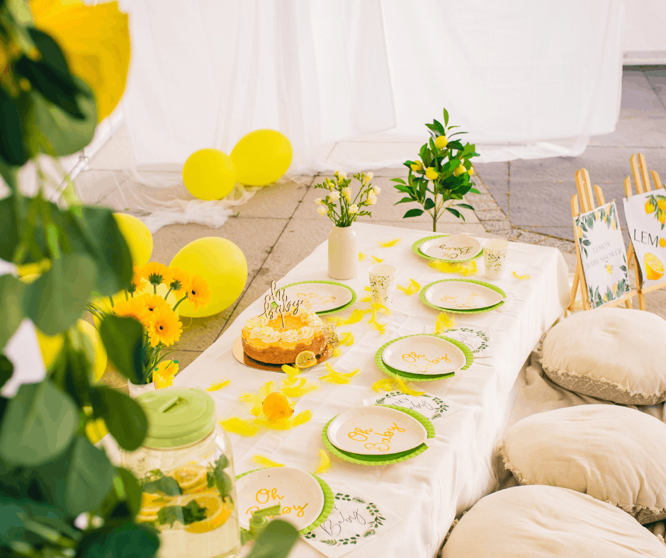 Dekoracje stołu na baby shower