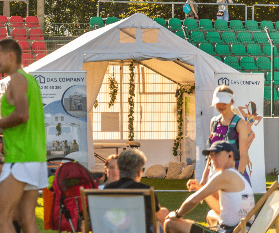 Stoisko Das Company w namiocie eventowym