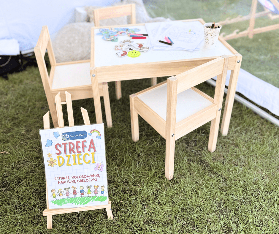 Kącik plastyczny w namiocie imprezowym