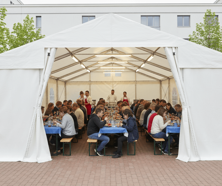 Hala namiotowa jako strefa konsumpcji