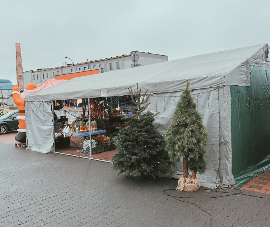 Stoisko handlowe pod zadaszeniem