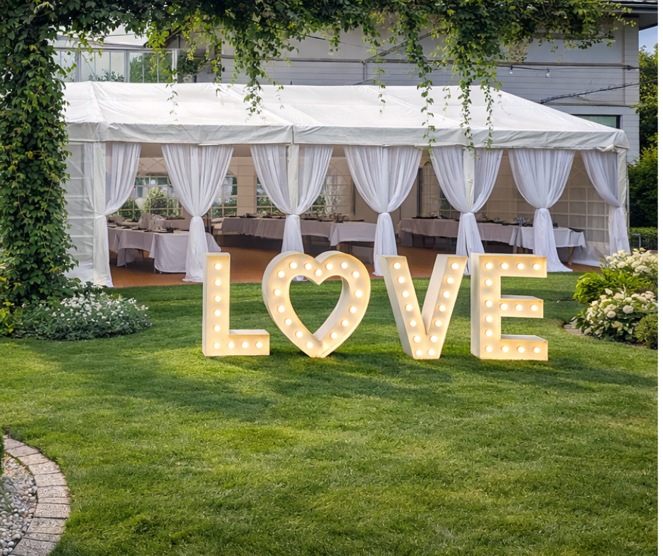 Wesele pod namiotem imprezowym – wyjątkowe przyjęcie w plenerze