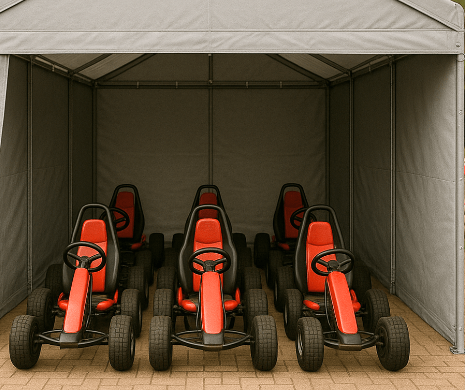 Gokarty w namiocie handlowym